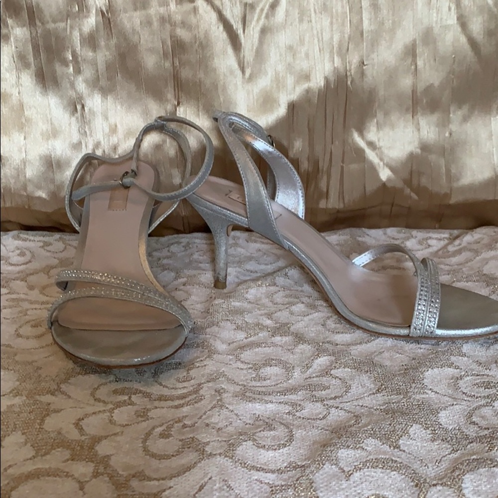 Fancy silver heel